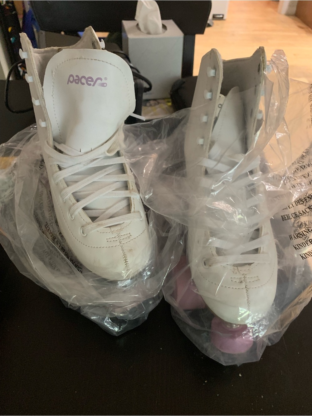Acer Women's White Roller Skates with Pink Wheels